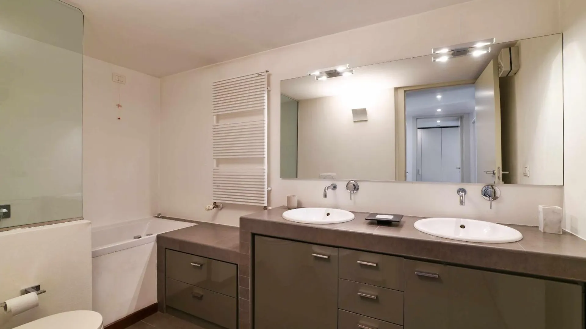 Npa20 Luxury Large Apartment In Navigli District Милан