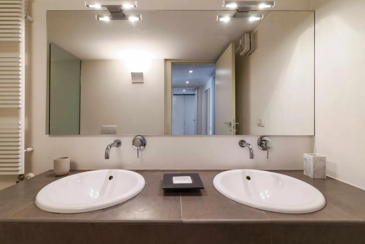 Npa20 Luxury Large Apartment In Navigli District Милан 0*,  Италия